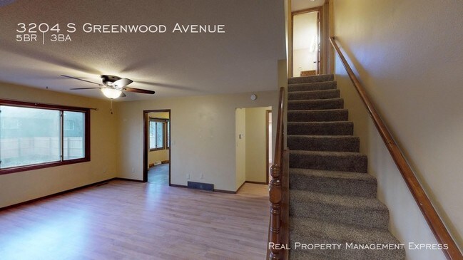 Foto del edificio - 3204 S Greenwood Ave