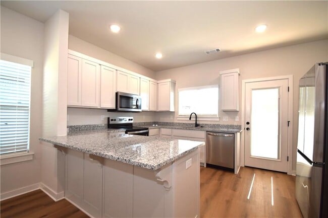 Building Photo - 540 Cosmos St