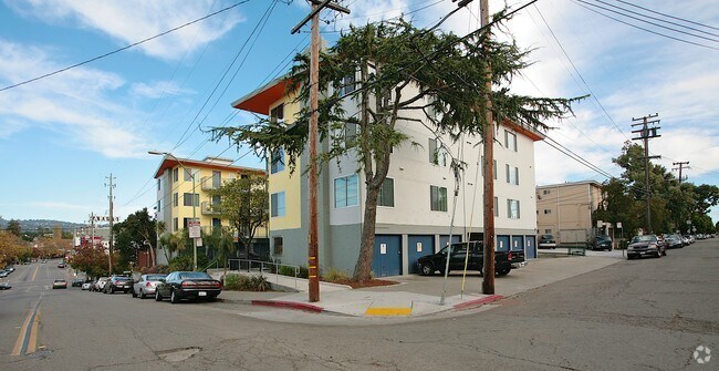 Building Photo - Lake View East Apartments