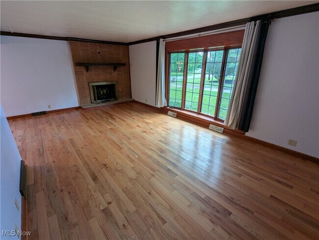 Foto del edificio - 17630 W River Rd