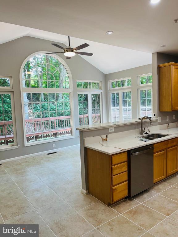 Foto del edificio - 10400 Twin Knoll Way