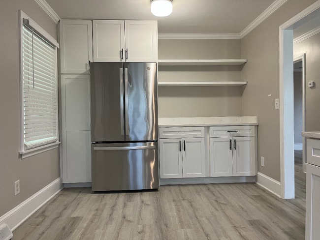 Building Photo - 2730 Eastway Dr