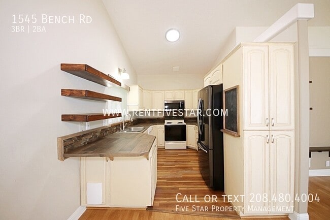 Building Photo - 1545 Bench Rd