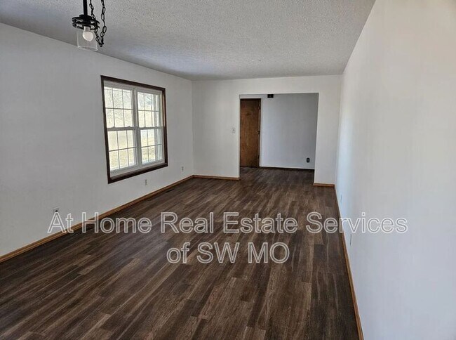 Foto del edificio - 252 E Saddle Ln