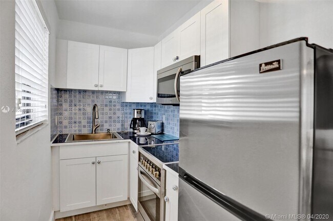 Foto del edificio - 421 NE 73rd St
