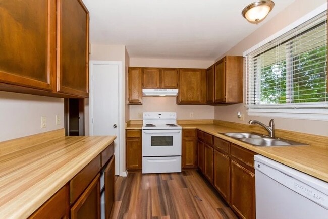 Building Photo - 9276 Clermont Dr