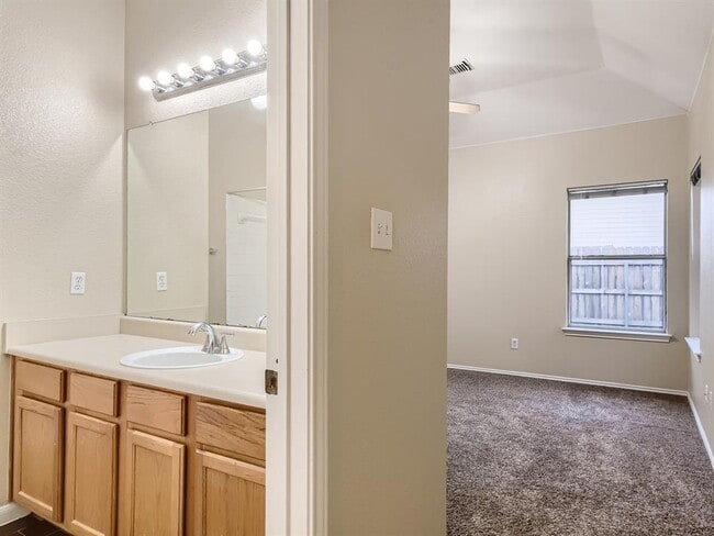 Building Photo - 2858 Southampton Way