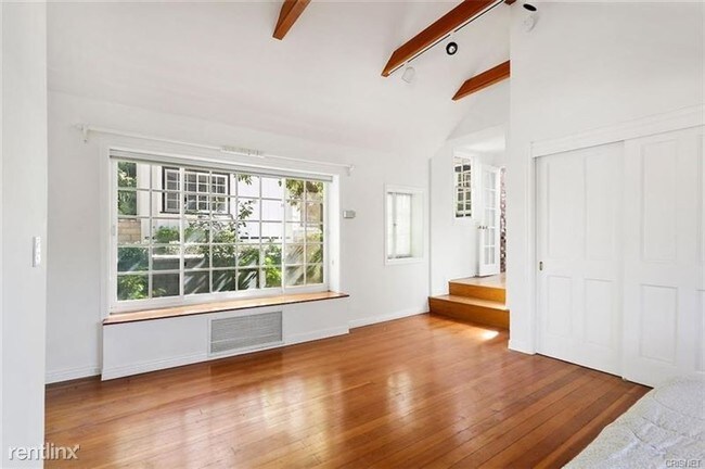 Foto del edificio - 4650 Encino Ave