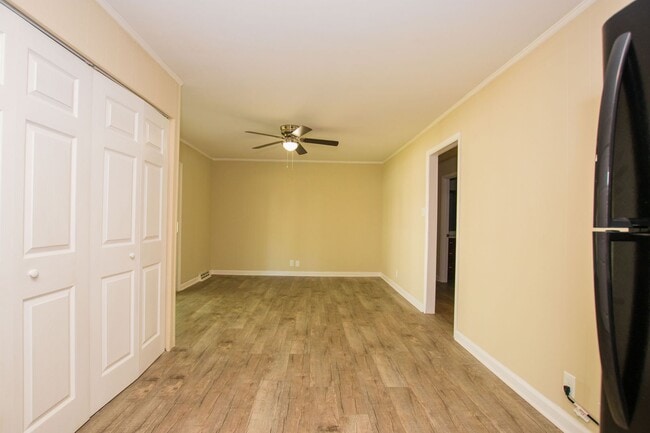 Building Photo - 1403 Broadmoor