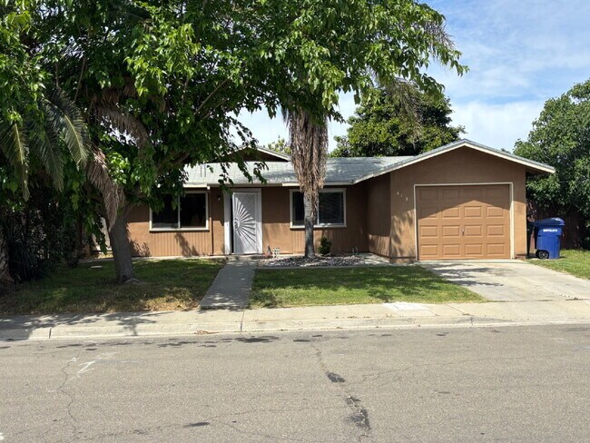 Foto del edificio - 2 Bedroom House Available Now for $1900!
