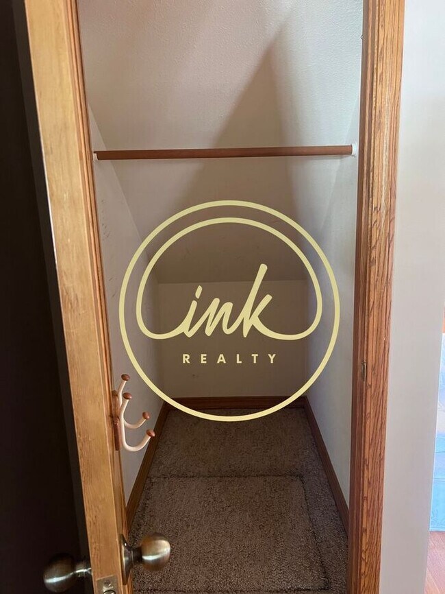 Building Photo - Beautiful Minden Home