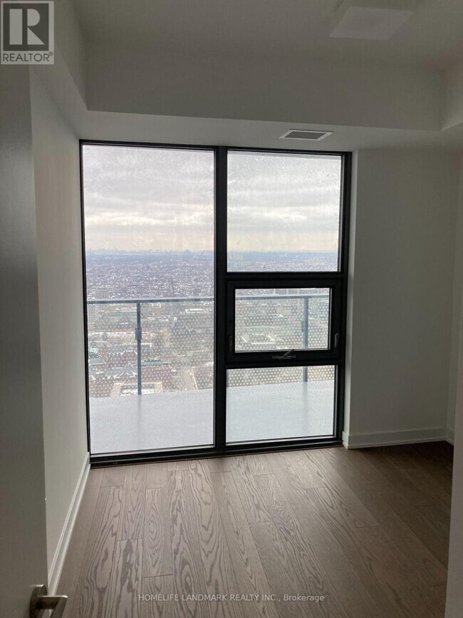 Photo du bâtiment - 11 Wellesley St W