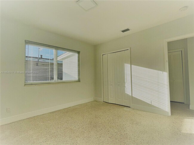 Foto del edificio - 3141 SW 12th St