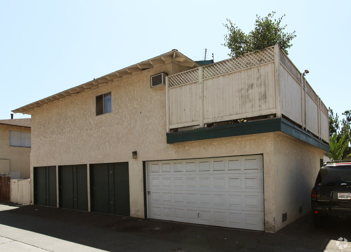 Building Photo - 2054 S Jetty Dr