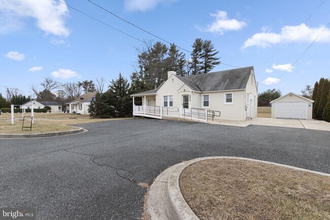 Foto del edificio - 2224 Old Emmorton Rd