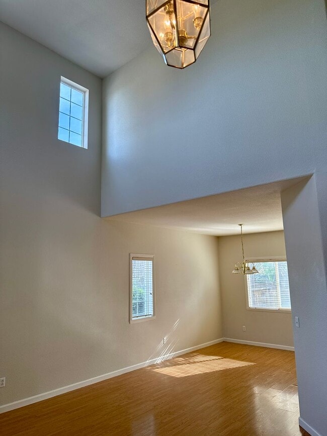 Foto del edificio - Looking for a four bedroom?