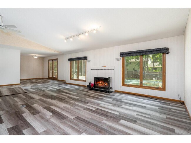 Foto del edificio - 3620 Saratoga Ln N