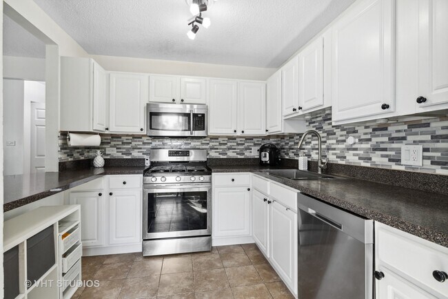 Building Photo - 7701 Bolton Way