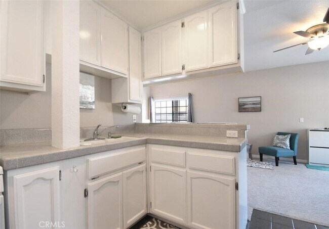 Foto del edificio - 328 Rosecrans Ave
