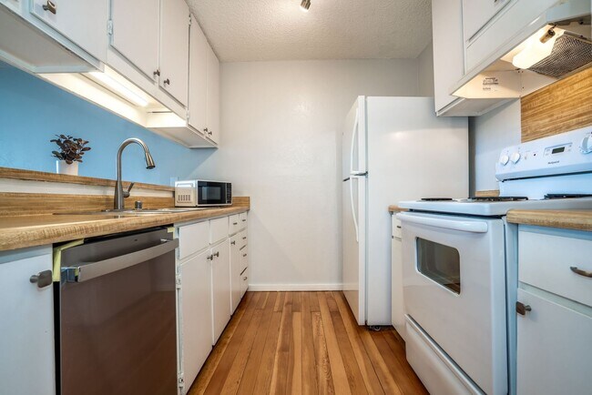 Foto del edificio - Beautifully Renovated 1 Bedroom/1 Bath Iao...