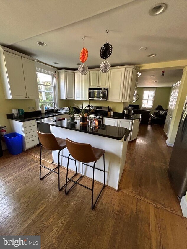 Foto principal - 4229 Brandywine St NW