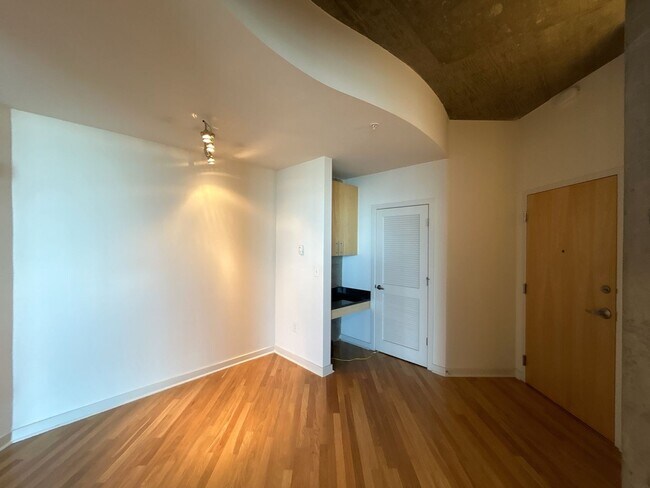 Foto del edificio - T.R. Lawing Realty Property