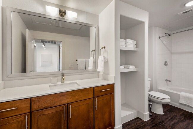 Foto del edificio - 2501 Oak Hill Cir