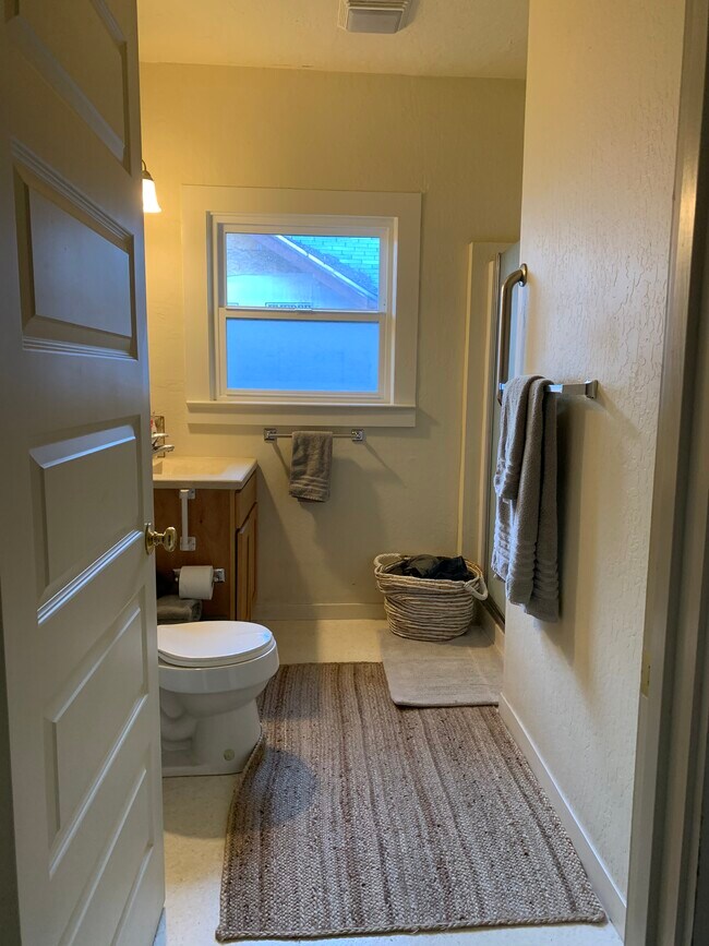 Foto del edificio - 299 E Commercial St