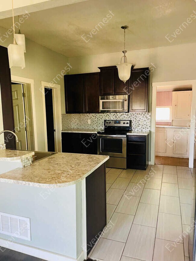 Foto del edificio - 2-Bed/1-Bath House Charming Home with Fenced Yard/ Available Soon!