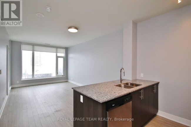 Building Photo - 118-1118 Holmwood Ave