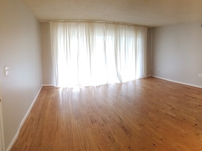 Building Photo - 500 Umstead Drive, Unit 101A