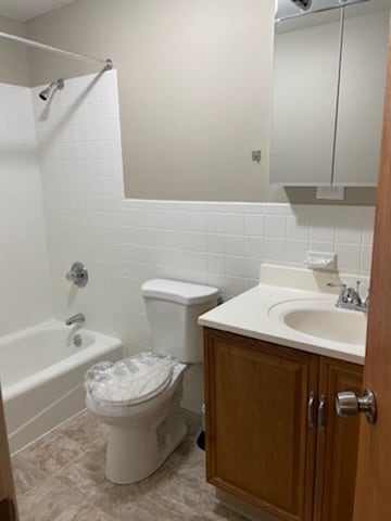 1 dormitorio, 1 baño (750 pies cuadrados) - Baño - Hampton House Apartments