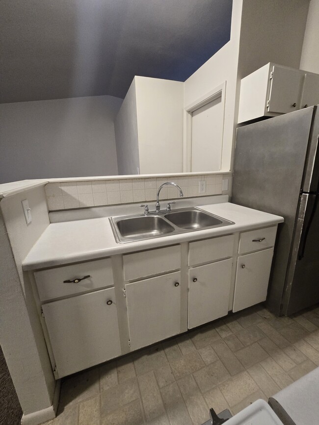 Building Photo - 808 SW 9th St