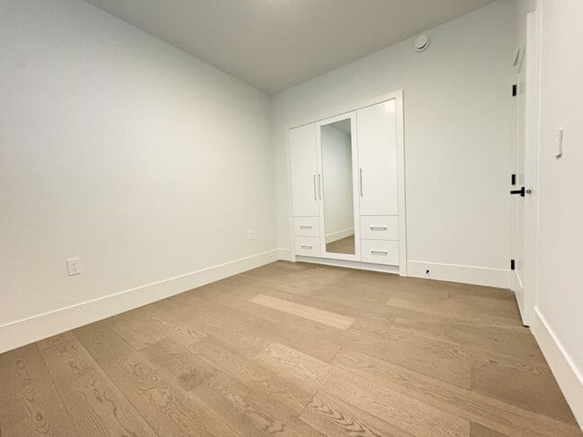 Building Photo - 2 bedroom in Burnaby BC V5A 1K6