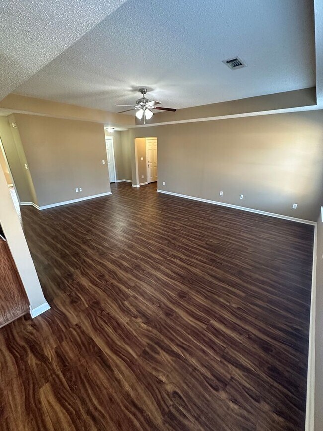 Foto del edificio - 105 Willow Point Dr