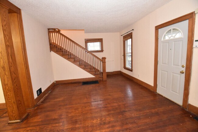 Foto del edificio - 1327 Corby Blvd