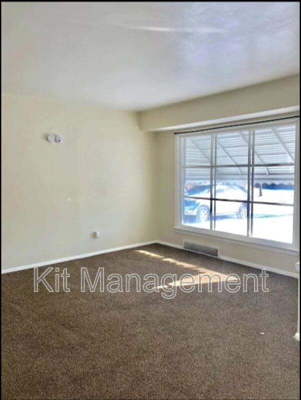 Foto del edificio - 536 W Poinsetta Ave