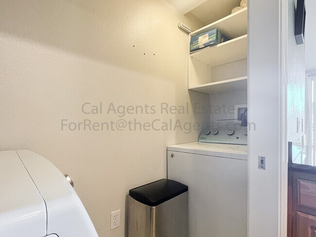 Building Photo - 1121 40th St