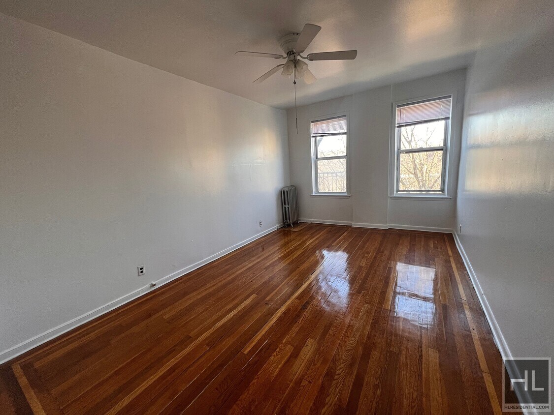 Primary Photo - --====Enormous Washington Heights 2 bedroo...
