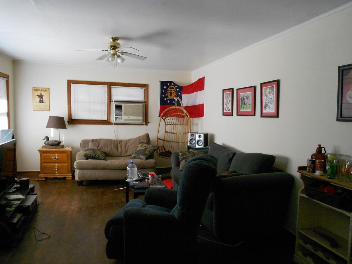 Foto del edificio - 3 BR, 1 BA
