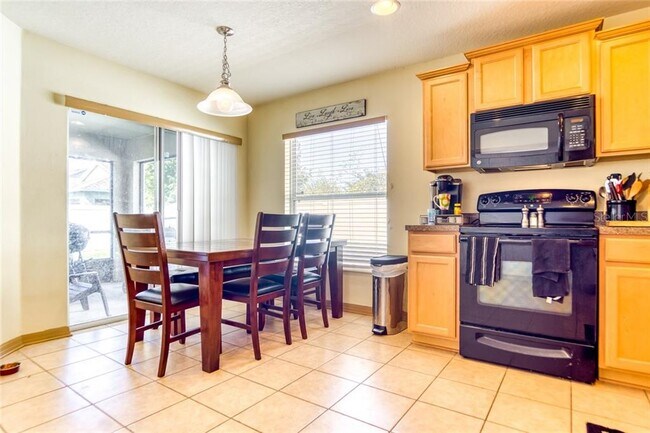 Foto del edificio - 8225 Summer Wood Ln