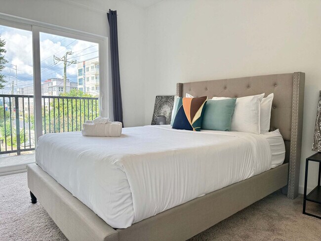 Building Photo - 542 Boulevard NE