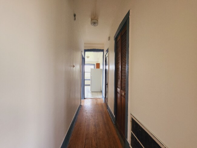 Building Photo - 1158 S Mason Ave