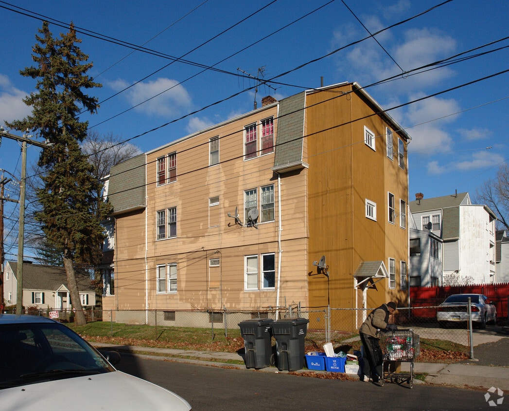 Building Photo - 52 BUlkeley Ave