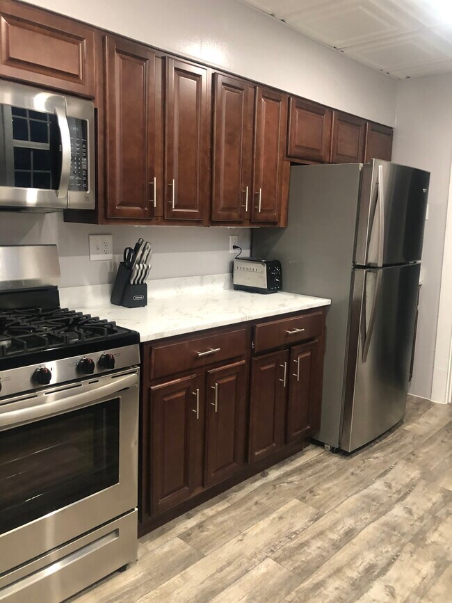 Building Photo - 935 3rd St