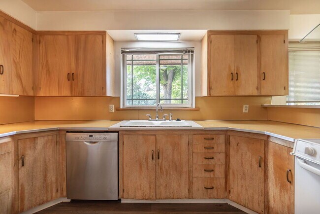 Foto del edificio - Spacious 3 bed 3 bath home