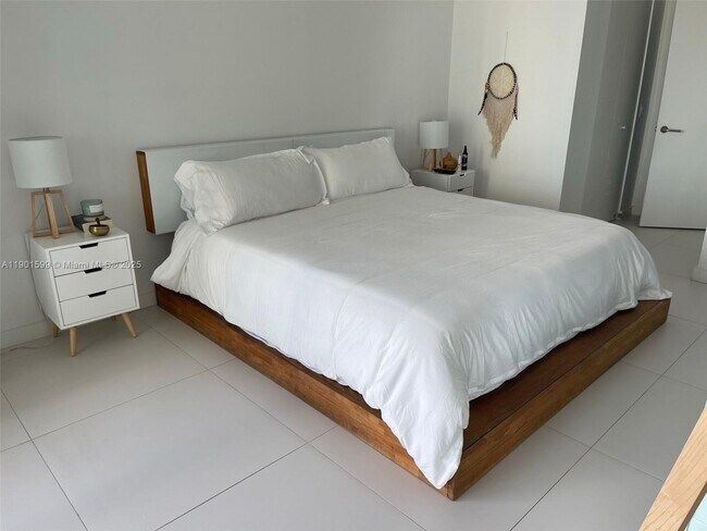 Foto del edificio - 501 NE 31st St