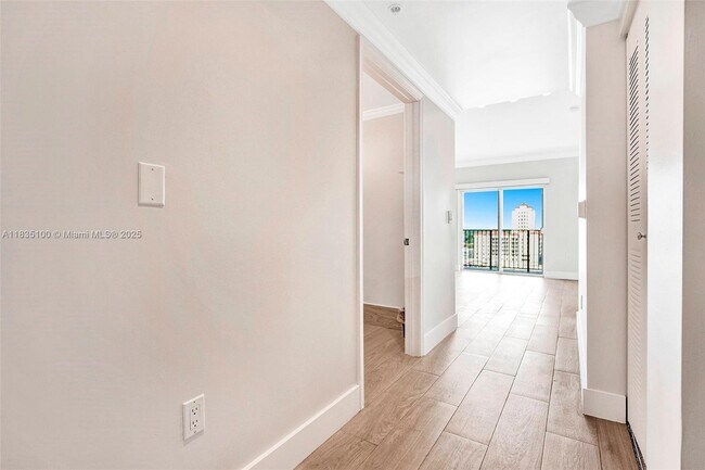 Building Photo - 1627 SW 37th Ave