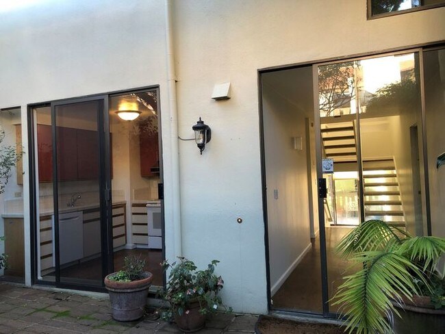 Foto del edificio - 3600 High Meadow Dr