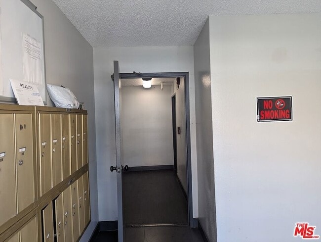 Foto del edificio - 310 S Kenmore Ave
